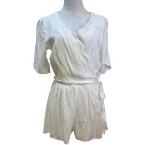 NWT White Short Romper Women's Tie Waist Scallop V Neck Casual‎